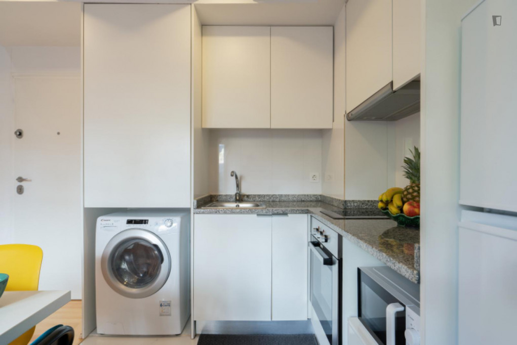 Quiet and bright duplex within easy reach of Jardim do Morro