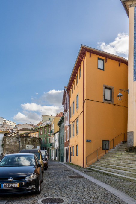 Large and bright studio in proximity to General Torres train station