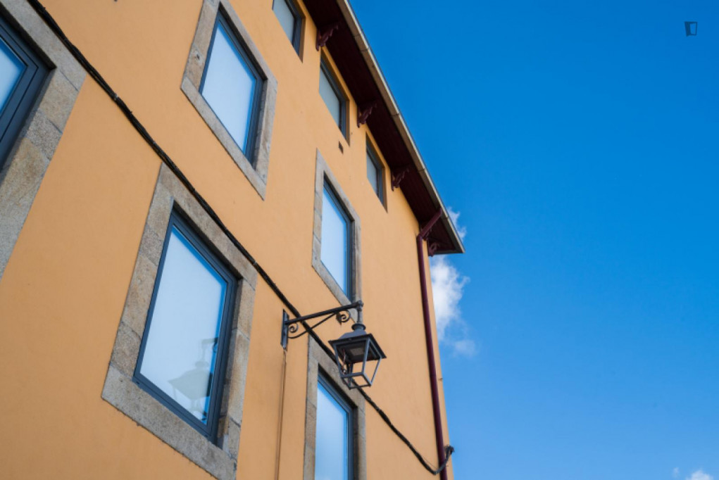 Large and bright studio in proximity to General Torres train station