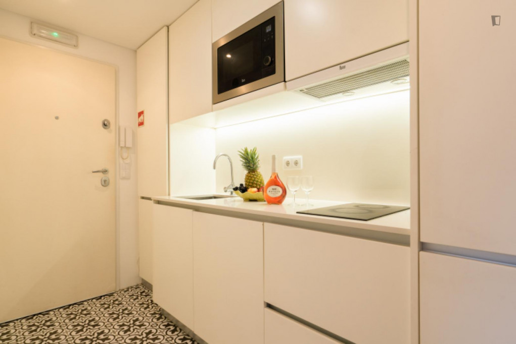 Large and bright studio in proximity to General Torres train station