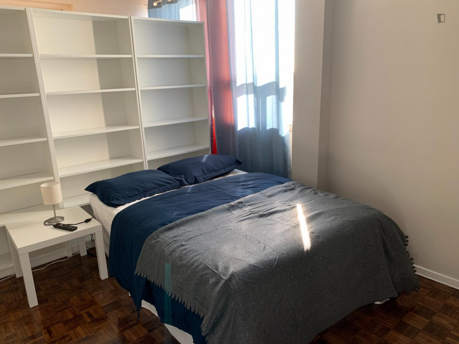 Inviting double bedroom in proximity to Nathan Phillips Square - Toronto - chambre - ImmoJeune
