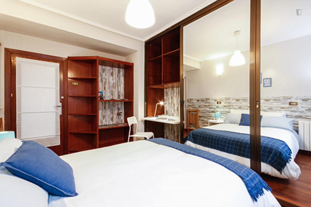Beautiful double bedroom in Bilbao