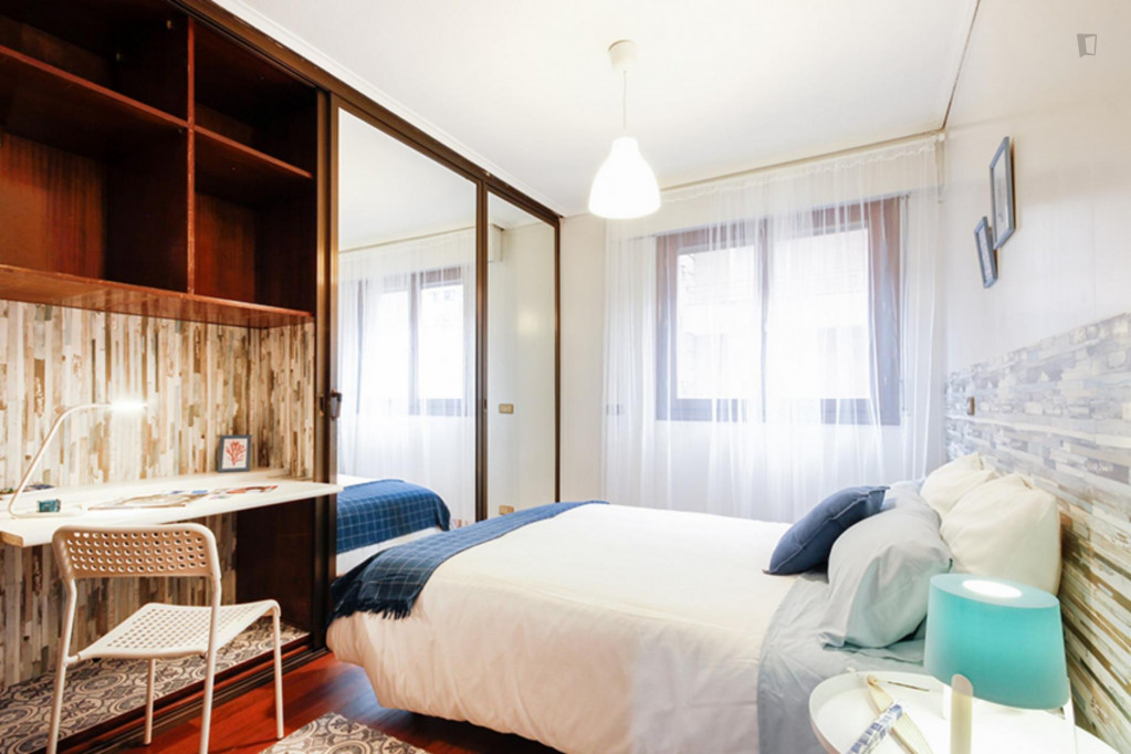 Beautiful double bedroom in Bilbao