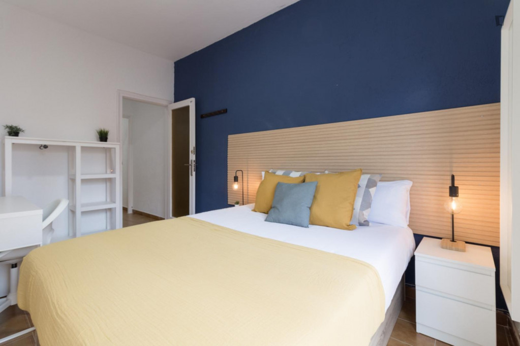 Charming double bedroom near Horta metro station - Barcelone - chambre - ImmoJeune