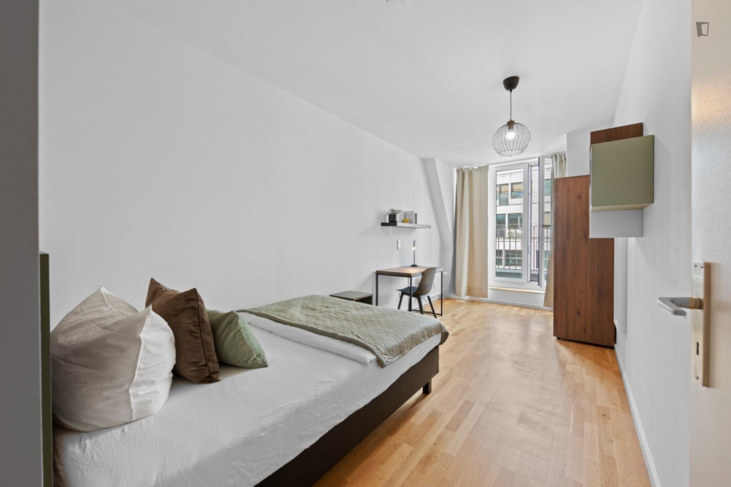 Appealing single bedroom with balcony in the heart of Berlin Mitte - Berlin - chambre - ImmoJeune