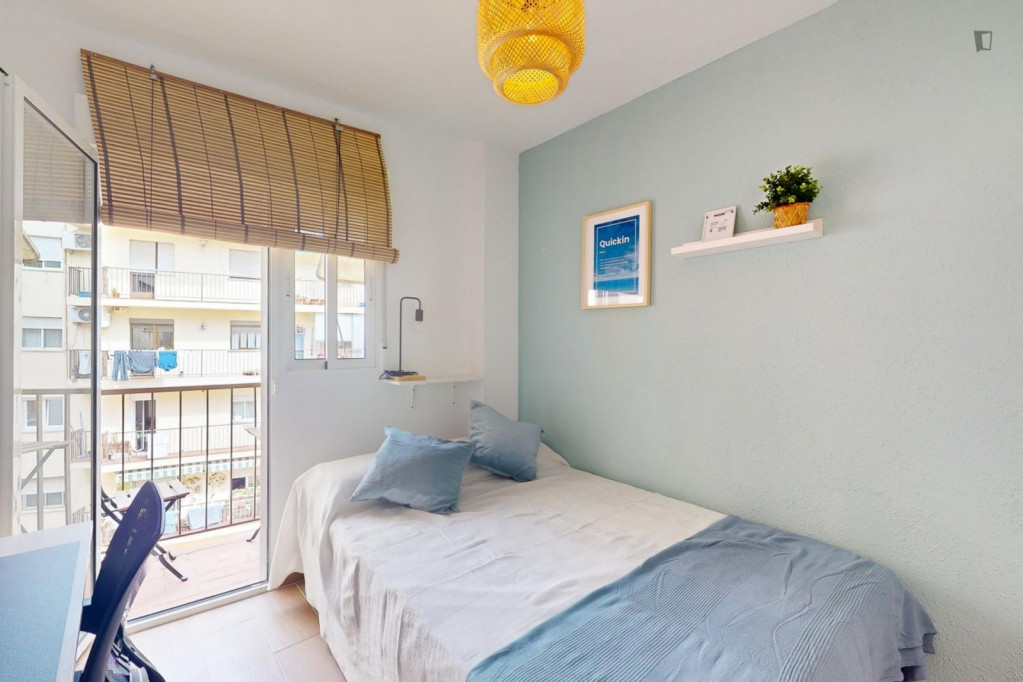 Great looking single bedroom with balcony - Valence - chambre - ImmoJeune
