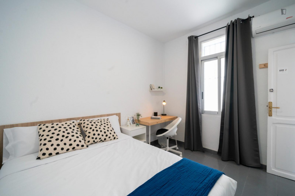 Enjoyable double bedroom near Plaça de Bous de València - Valence - chambre - ImmoJeune