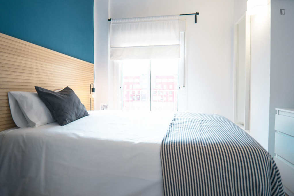 Lovely single bedroom with balcony near Avenida de América metro station - Madrid - chambre - ImmoJeune