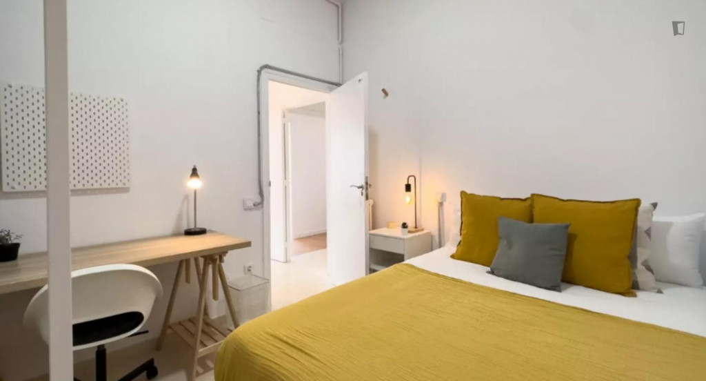 Delightful double bedroom in proximity to Parc de l'Espanya Industrial - Barcelone - chambre - ImmoJeune