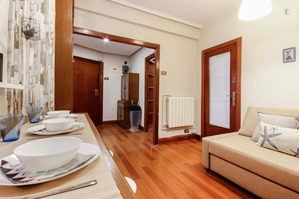 Cool double bedroom in 4-bedroom apartment