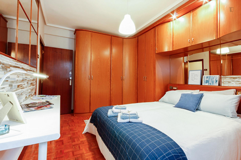 Cool double bedroom in 4-bedroom apartment
