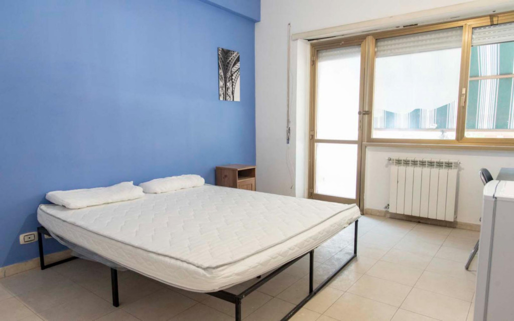 Homely double bedroom a few steps from Roma Trastevere train station - Rome - chambre - ImmoJeune