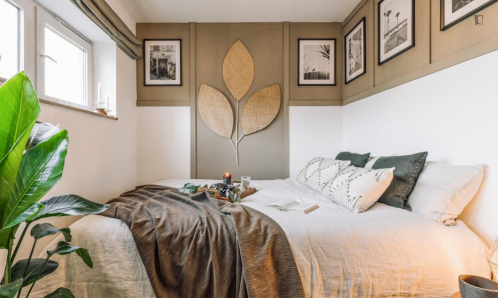 Marvellous 1-bedroom apartment with big balcony in Charlottenburg