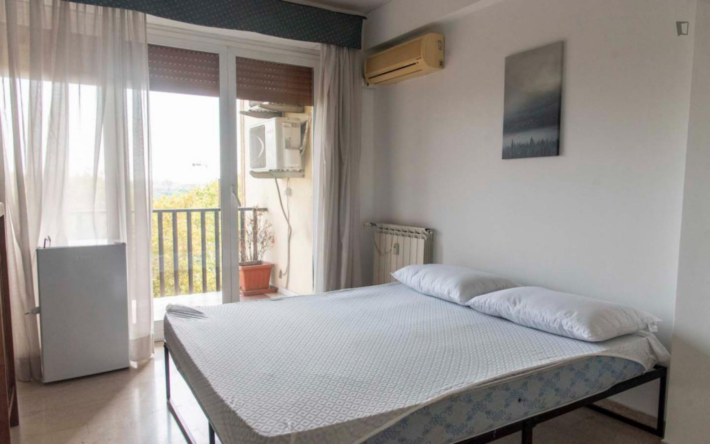 Appealing double bedroom in Trastevere - Rome - chambre - ImmoJeune