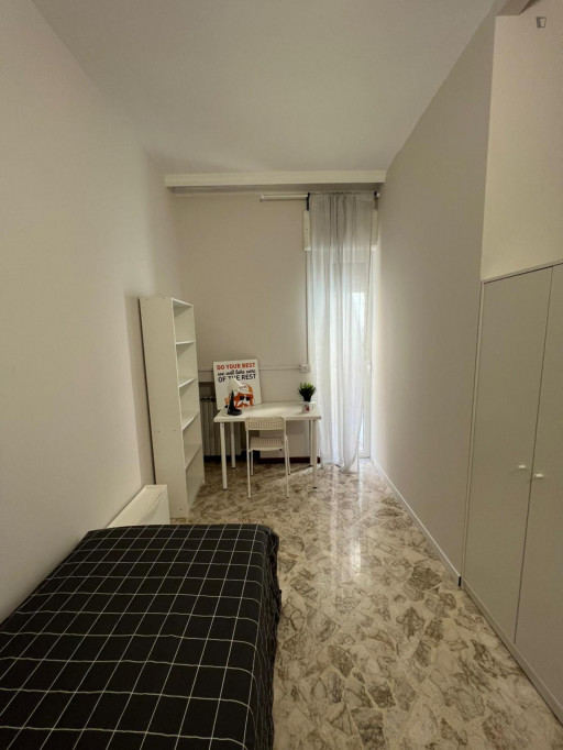 Inviting single bedroom in proximity to Bari Policlinico train station - Bari - chambre - ImmoJeune