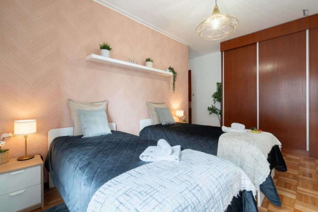 Delightful 2-bedroom apartment close to Lapa metro station
