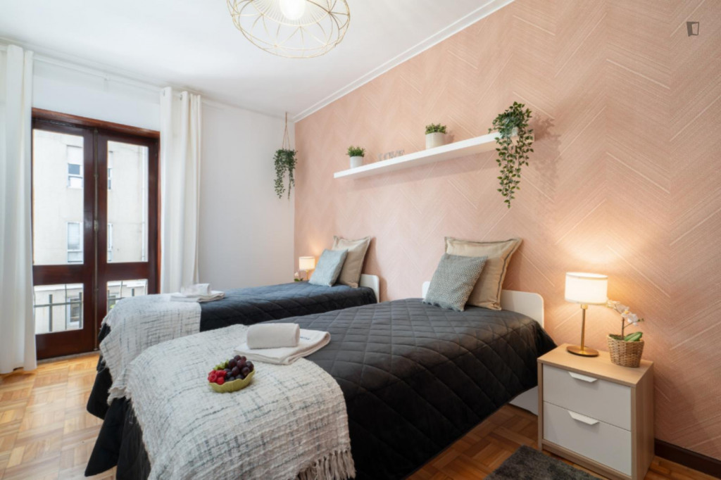 Delightful 2-bedroom apartment close to Lapa metro station