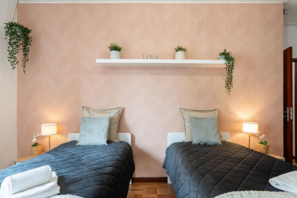 Delightful 2-bedroom apartment close to Lapa metro station