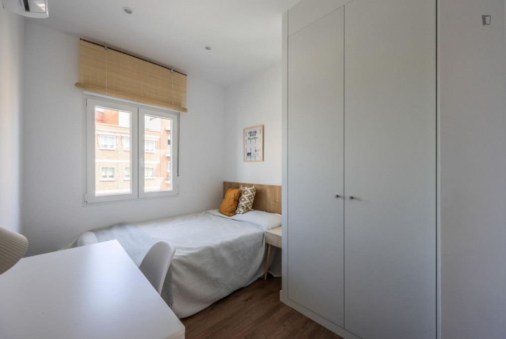 Excellent double bedroom near the Carabanchel metro - Madrid - chambre - ImmoJeune