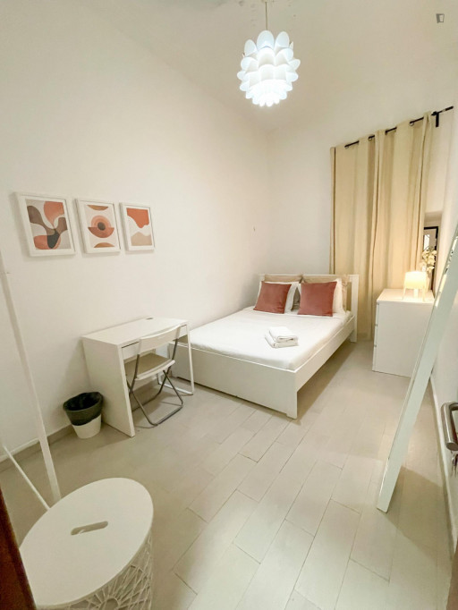 Spacious double room in Santa Apolónia