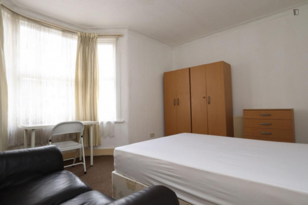 Pleasant double bedroom near the Forest Gate tube - London - chambre - ImmoJeune
