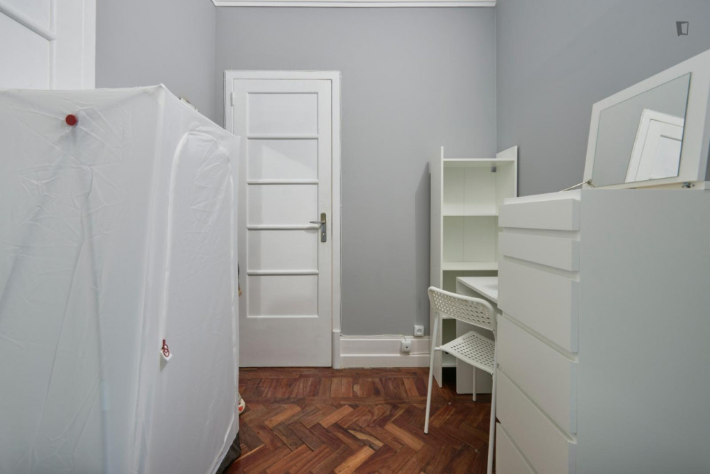 Smart single bedroom close to Nova FCSH