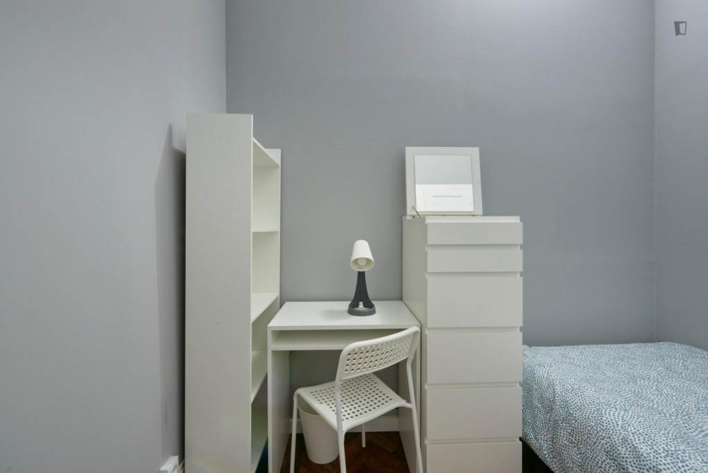 Smart single bedroom close to Nova FCSH