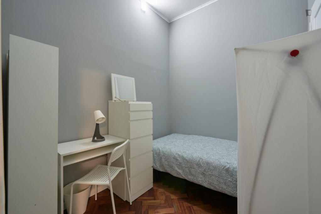 Smart single bedroom close to Nova FCSH