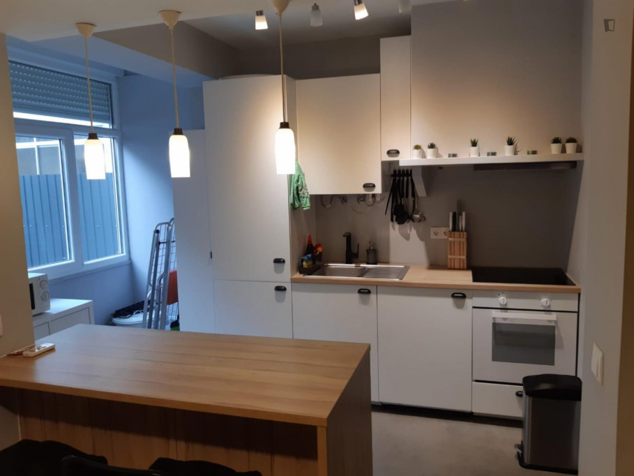 Cosy 1-bedroom apartment with outdoor area near Praia do Dafundo - Lisbonne - chambre - ImmoJeune
