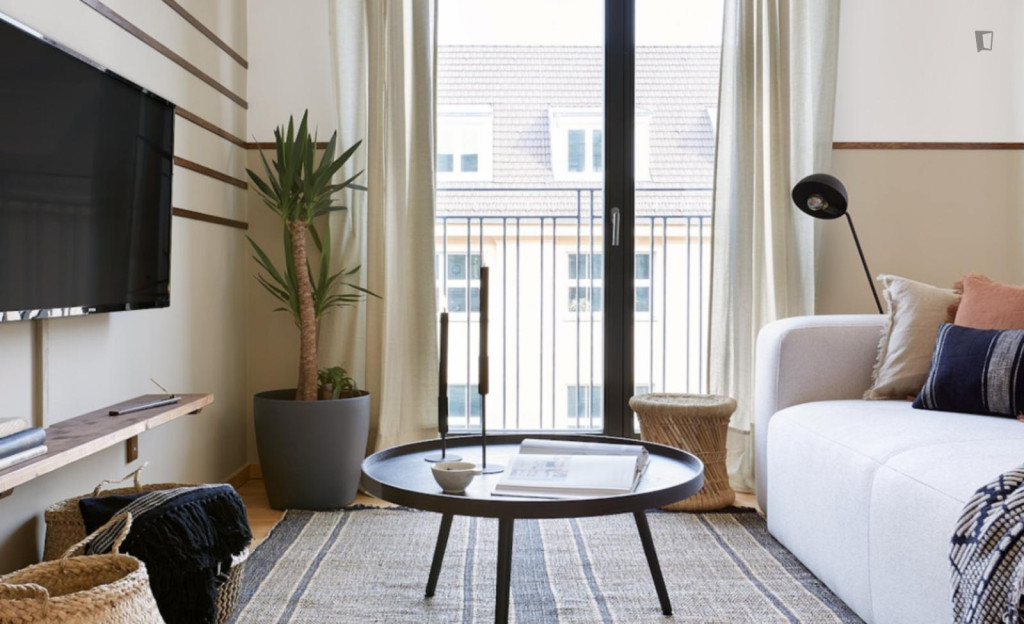 Luminous 1-bedroom apartment near Köllnischer Park