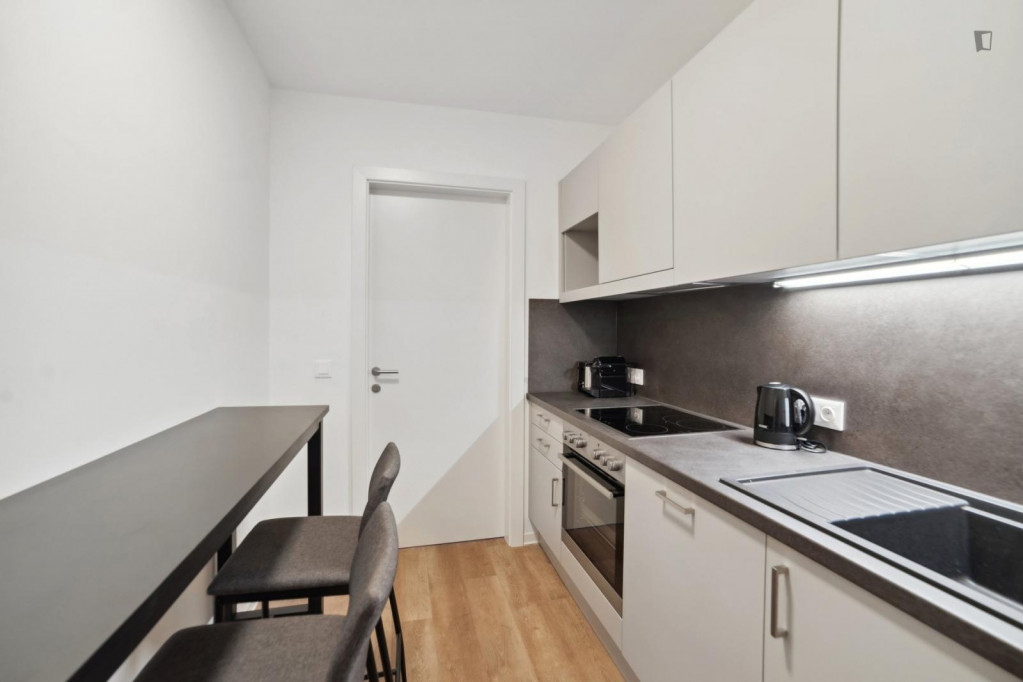 Single bedroom in a 2-bedroom flat, in Lend