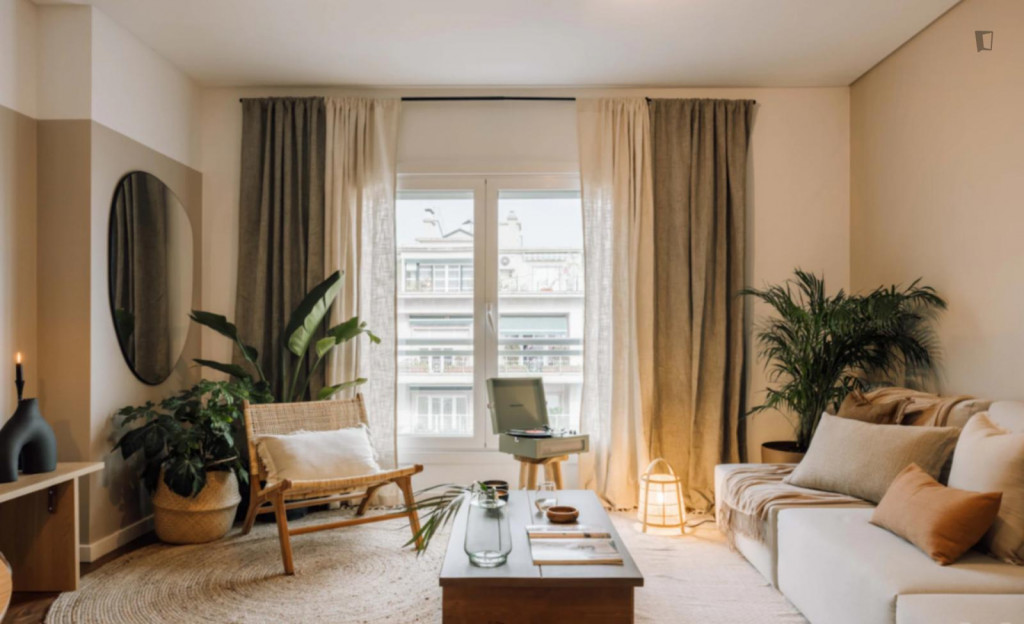 Charming 1-bedroom apartment close to Picoas metro station - Lisbonne - chambre - ImmoJeune