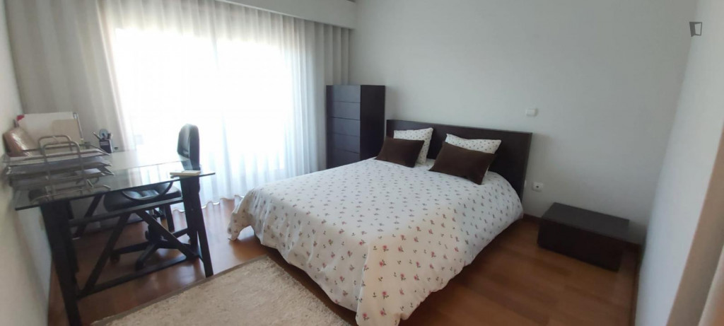Comfy Double Bedroom ensuite close to Faculty of Engineering - University of Porto - Maia - chambre - ImmoJeune