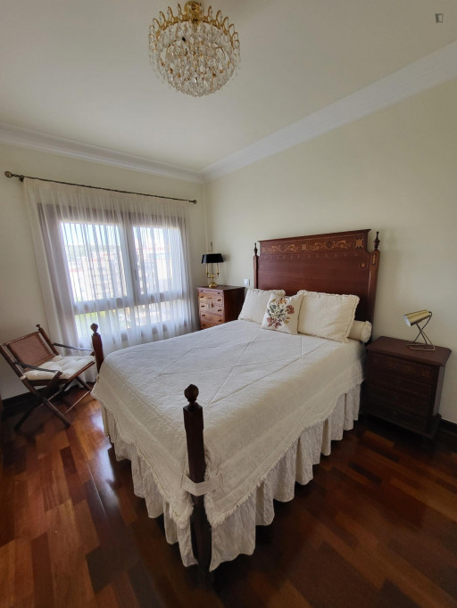 Enchanting double bedroom with a private bathroom - Lisbonne - chambre - ImmoJeune