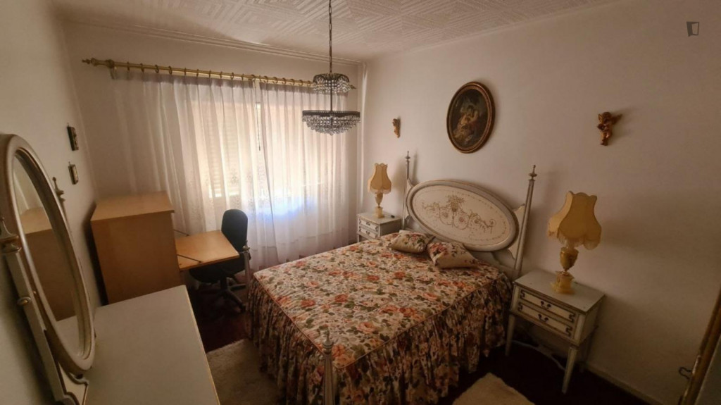 Vintage Single Bedroom close to NOVA School of Science and Technology (FCT NOVA) - Setubal - chambre - ImmoJeune