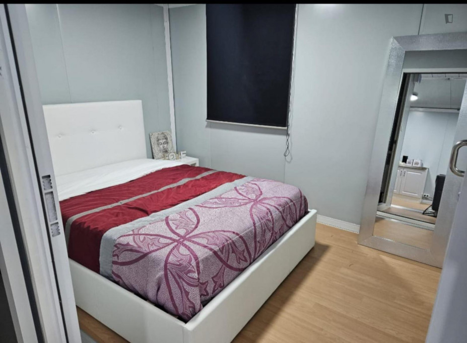 Cozy Double Bedroom close to NOVA School of Science and Technology - Setubal - chambre - ImmoJeune