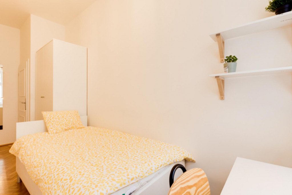 Very cool single bedroom near the Riegrovy Sady