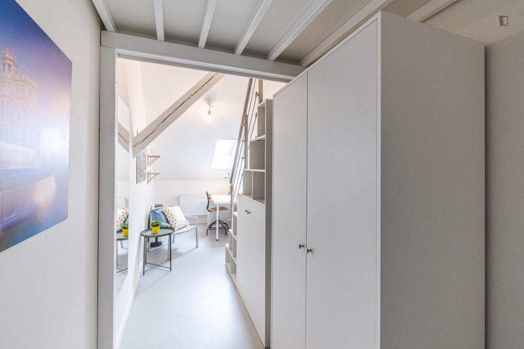 Attractive single bedroom super close to Smíchov Lock - Prague - chambre - ImmoJeune