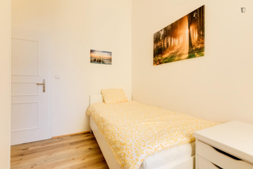 Homely single bedroom near the Hlavní nádraží metro
