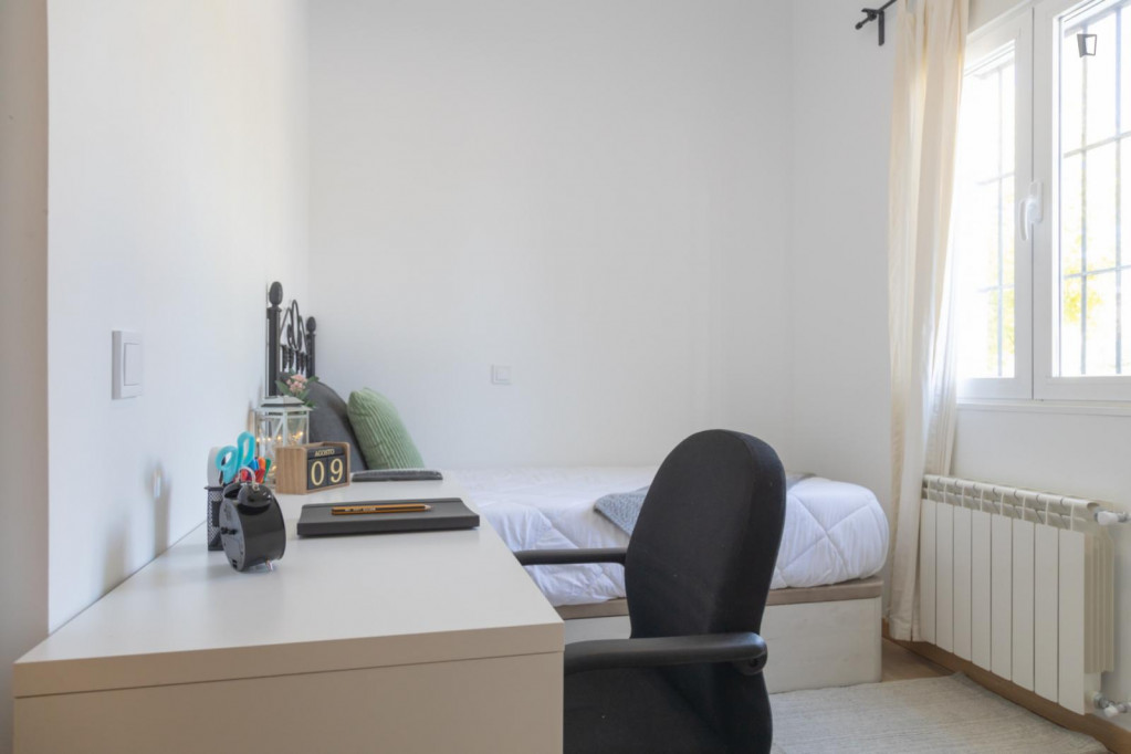 Comfy single bedroom next to Colonia Jardín metro station - Madrid - chambre - ImmoJeune