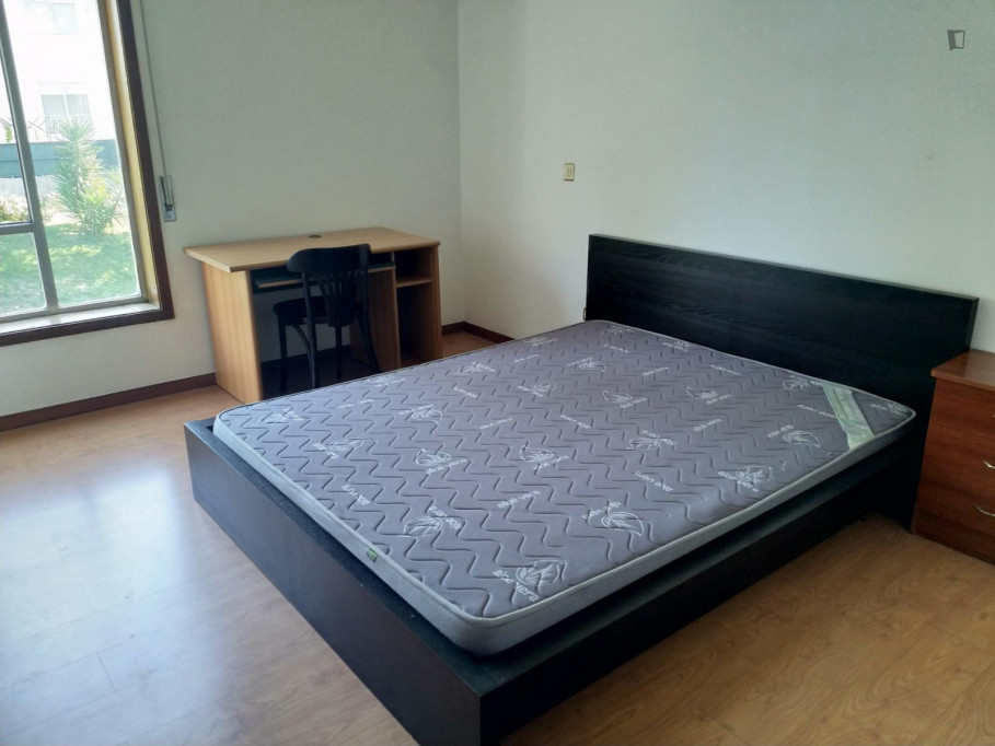 Comfy double bedroom near the D. João II metro - Porto - chambre - ImmoJeune