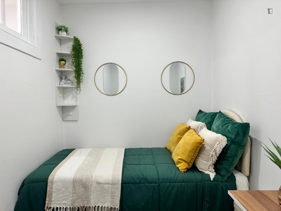 Comfy double bedroom in the heart of Coimbra - Coimbra - chambre - ImmoJeune
