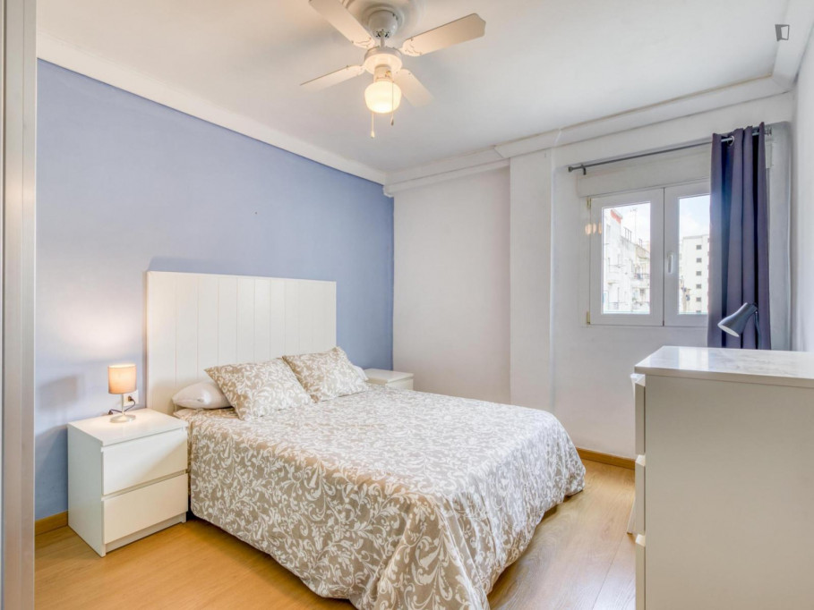 Cozy double bedroom in Valencia close to Valencia Joaquim Sorolla train station - Valence - chambre - ImmoJeune