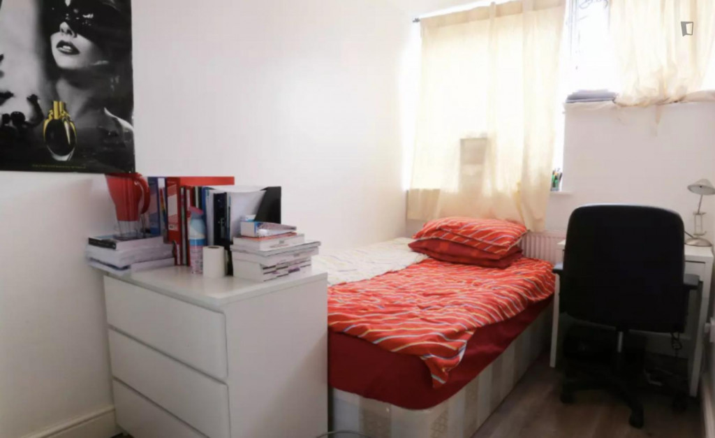 Welcoming double bedroom close to Limehouse Rail Station - London - chambre - ImmoJeune