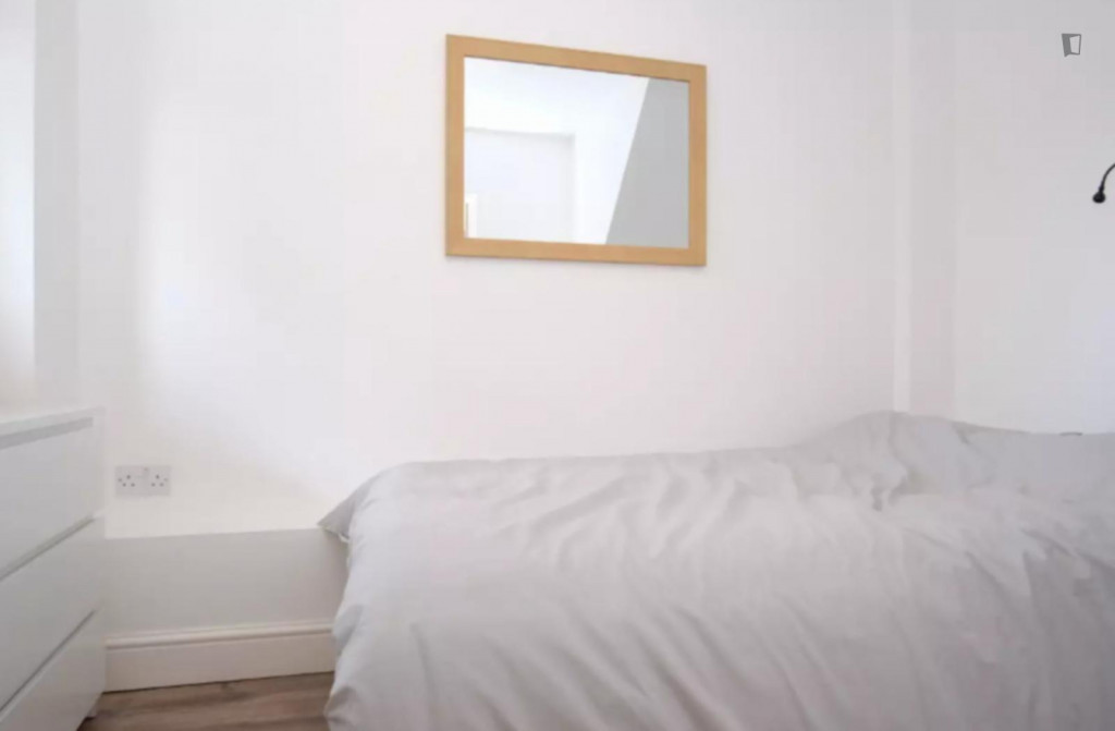 Humble double bedroom next to Stepney Green Park - London - chambre - ImmoJeune