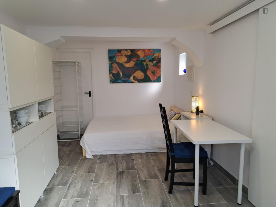 Great studio next to Encarnação metro station