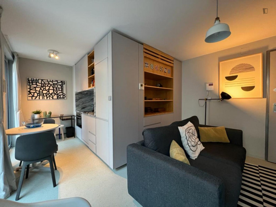 Stunning 1-bedroom flat very close to Avenida metro station