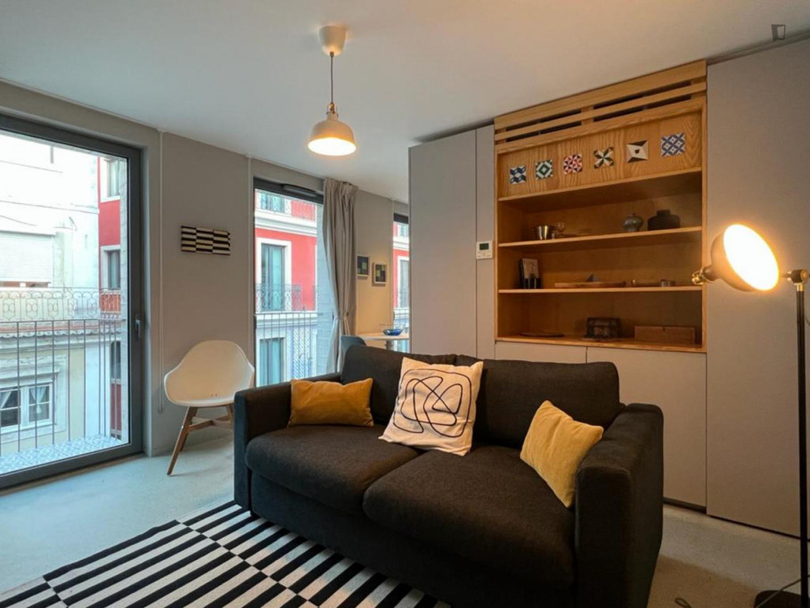 Stunning 1-bedroom flat very close to Avenida metro station