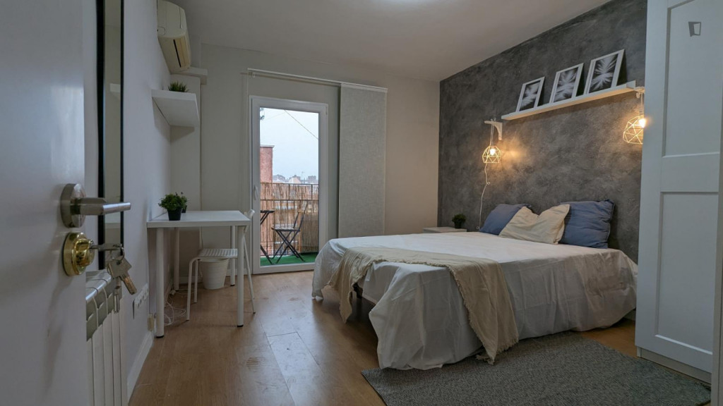 Spacious double bedroom in San Sebastian de los Reyes - Madrid - chambre - ImmoJeune