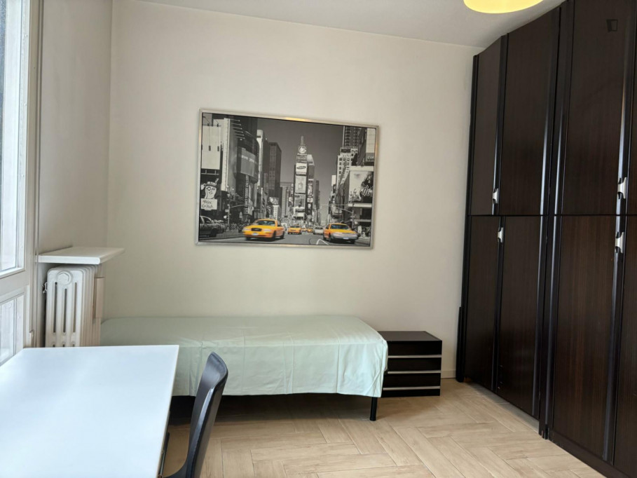 Bed in a cosy twin bedroom near Ca' Granda metro station - Milan - chambre - ImmoJeune